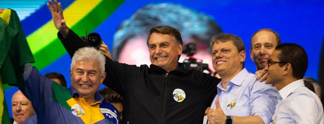 Ex-ministro Marcos Pontes, Bolsonaro e Tarcísio de Freitas na convenção do Republicanos, em SP — Foto: Maria Isabel Oliveira