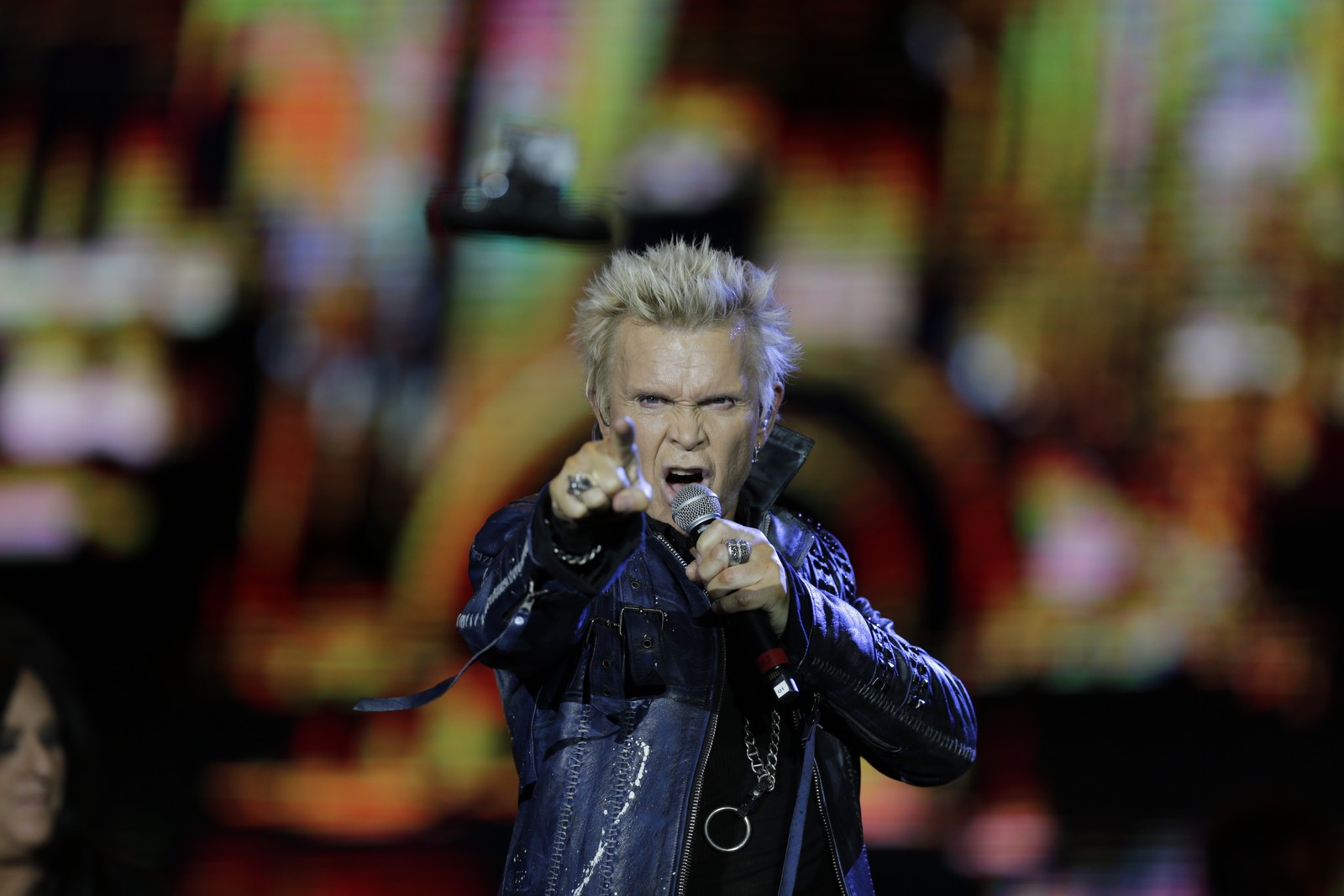 Billy Idol em show no Palco Mundo na noite desta sexta-feira.  — Foto: Alexandre Cassiano