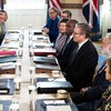 Presidente dos EUA, Joe Biden (centro à esquerda), durante reunião com o premier britânico, Keir Starmer (centro à direita), em reunião na Casa Branca - SAUL LOEB / AFP