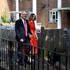 Líder do Partido Trabalhista britânico, Keir Starmer, e sua mulher, Victoria, chegam a seção eleitoral em Londres - Paul ELLIS / AFP