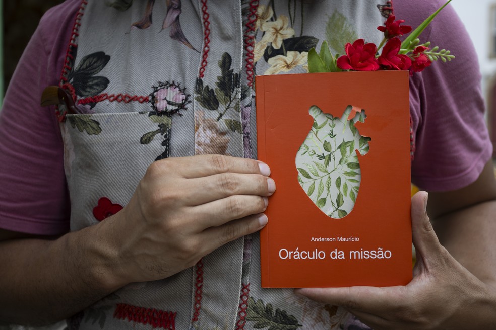 Livro de Anderson Maurício — Foto: Maria Isabel Oliveira