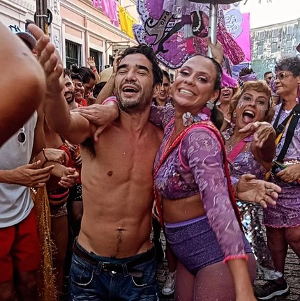 Caio Blat curte o pré-Carnaval nas ruas de Olinda — Foto: Reprodução/Redes sociais