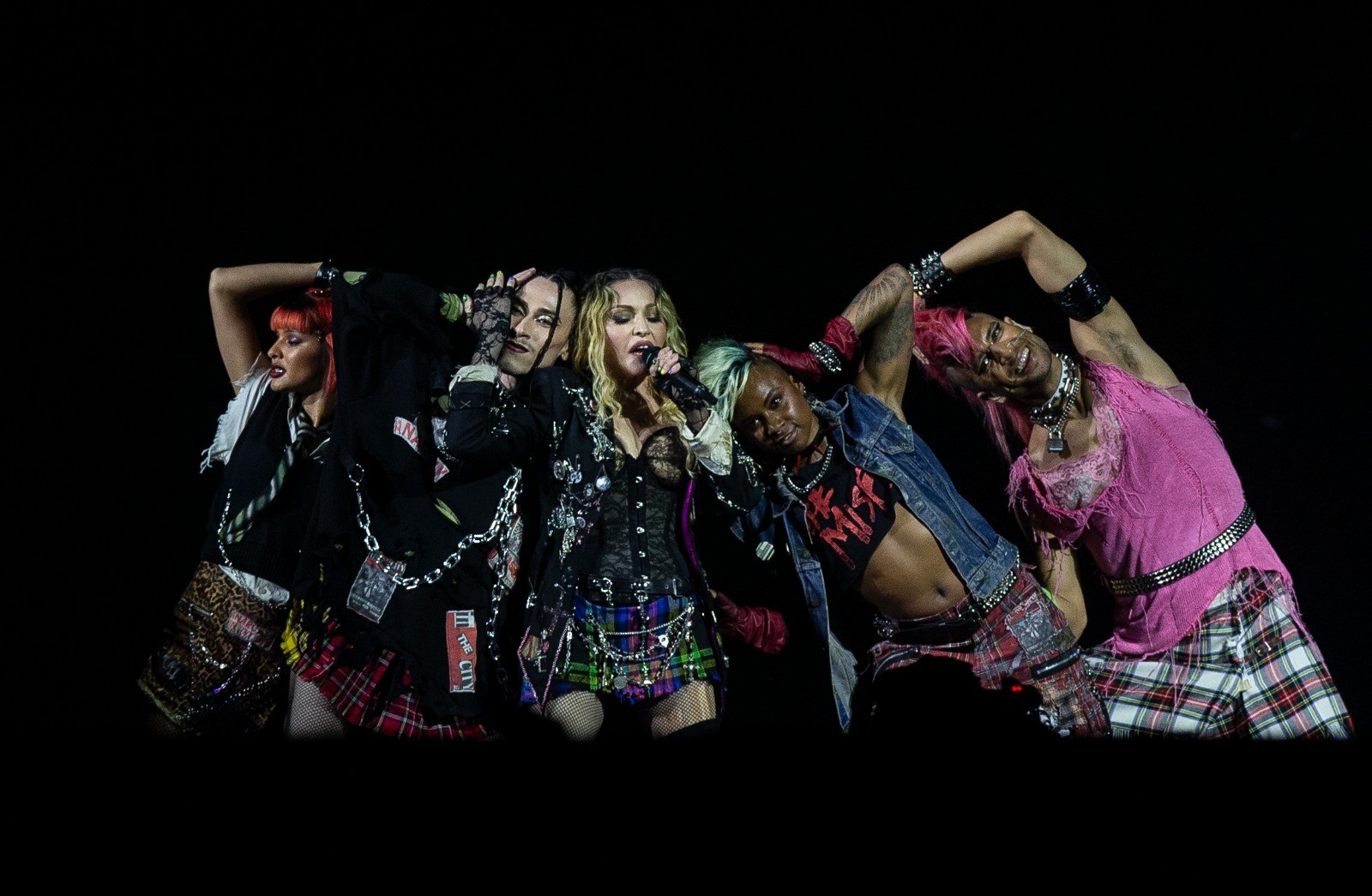 Ensaio geral do show da Madonna na Praia de Copacabana: todos com seus figurinos — Foto: Alexandre Cassiano