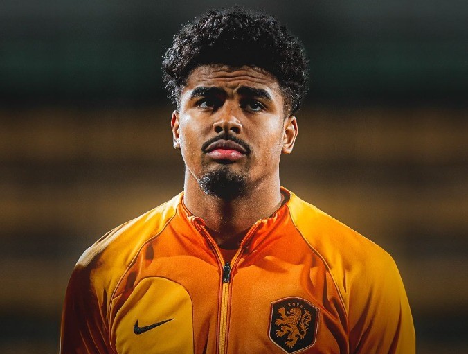 Em seguida vem o Aston Villa, que acertou com Ian Maatsen, comprado junto ao Borussia Dortmund por 44,5 milhões de euros — Foto: Reprodução