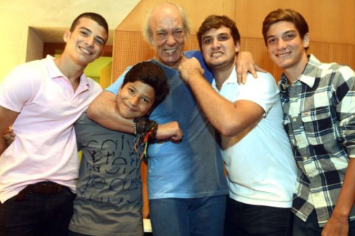 Erasmo com os filhos e netos — Foto: Reprodução