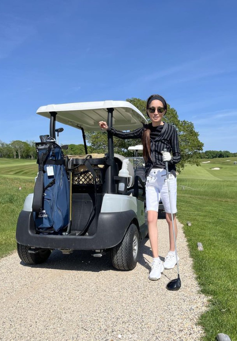 A estilista americana Vera Wang, ao lado de carrinho de golfe, nos EUA — Foto: Reprodução/Instagram