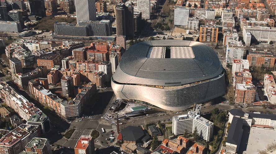 Os arredores do Santiago Bernabéu durante a reforma