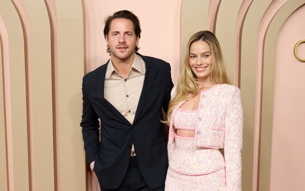 Tom Ackerley e Margot Robbie são produtores de "Barbie" — Foto: Mike Baker / ©A.M.P.A.S.