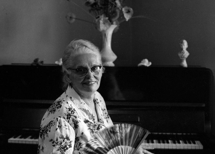 A pianista Amélia Brandão, conhecida como Tia Amélia (1966)