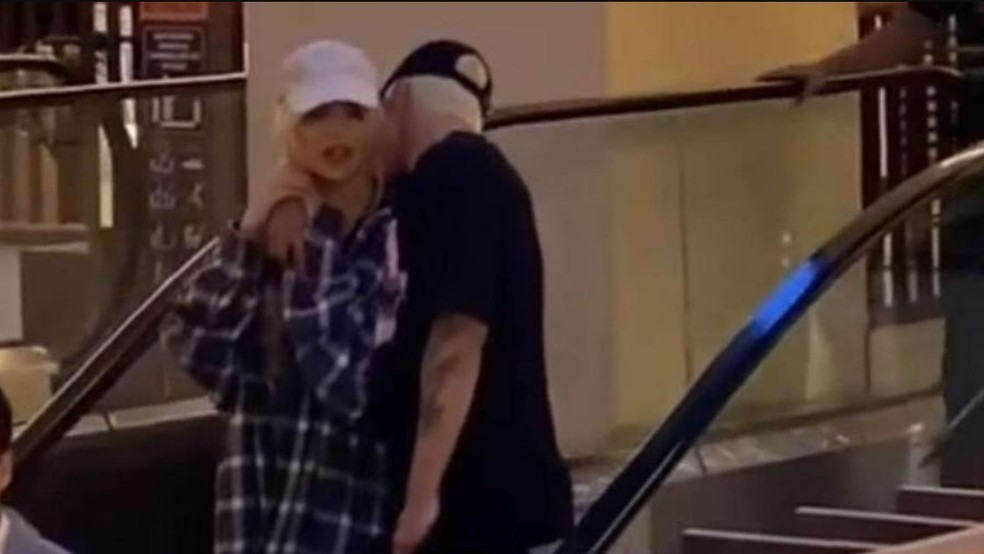 Luísa Sonza e Chico Moedas: cantora e tiktoker aparecem juntos em shopping — Foto: Reprodução/Instagram