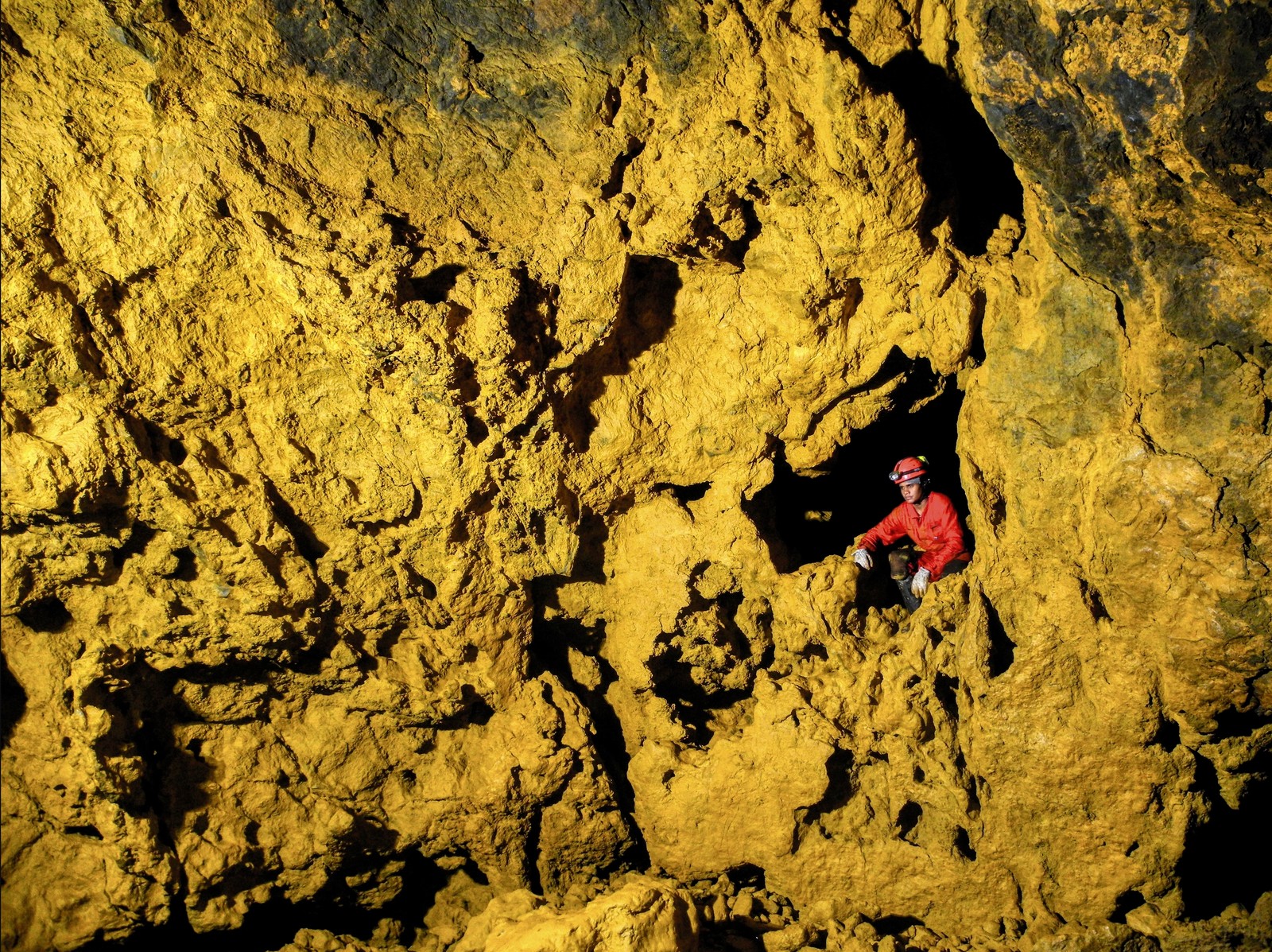 Expedição às Cavernas da Amazônia. Caverna de máxima relevância no corpo mineral da S11B, na Floresta nacional de Carajás que é protegida pela Vale. Ataliba Coelho.  — Foto: Divulgação