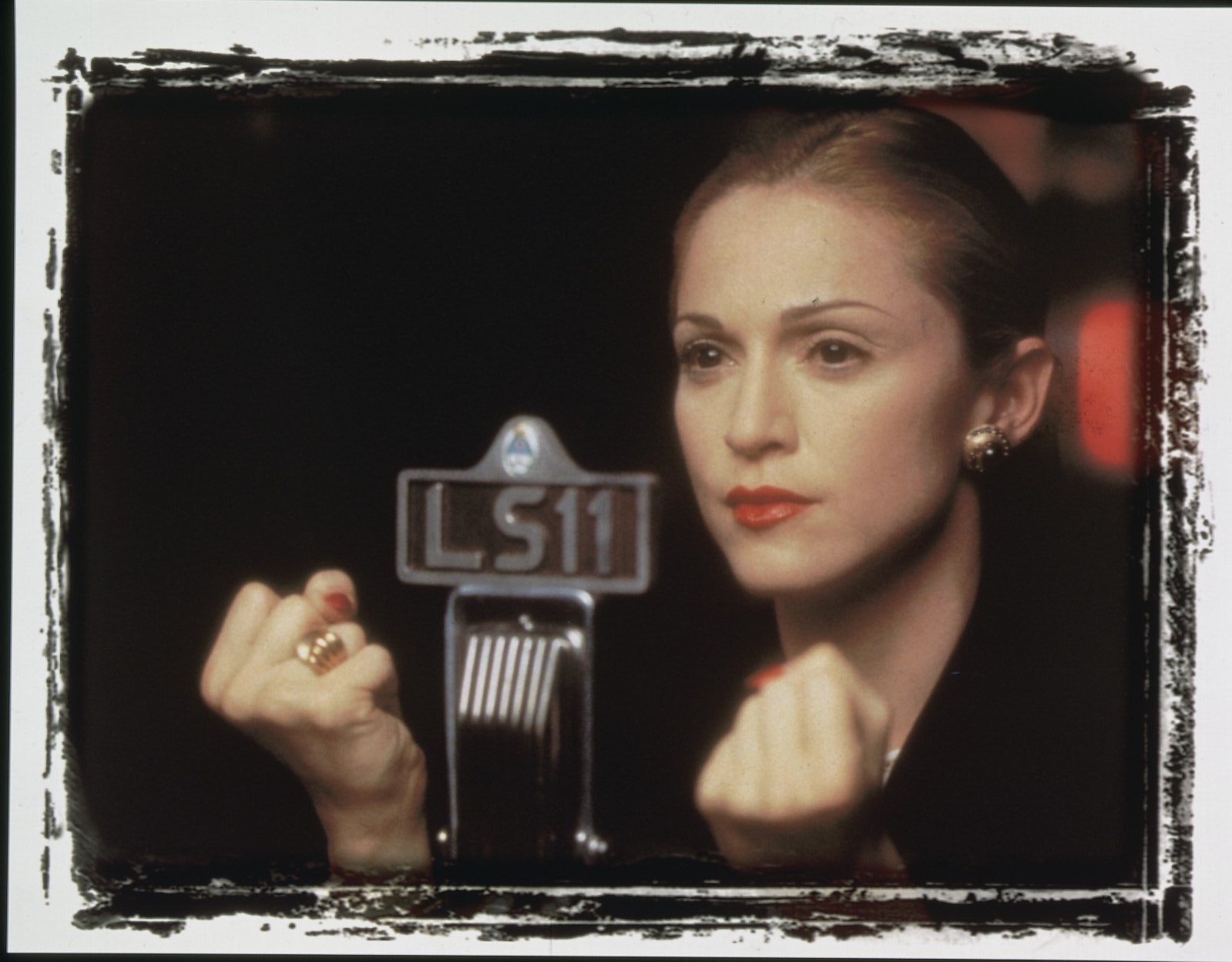 Em sua estreia no cinema, Madonna interpretou Eva Perón no longa 'Evita', de 1996. — Foto: DIVULGACAO
