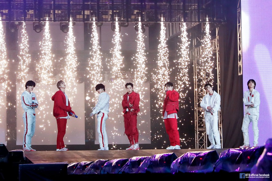 Integrantes do BTS (V, RM, Jimin, J-Hope, Jungkook, Suga e Jin) no show 'Permission to dance on stage' em Seul, Coreia do Sul, em março de 2022