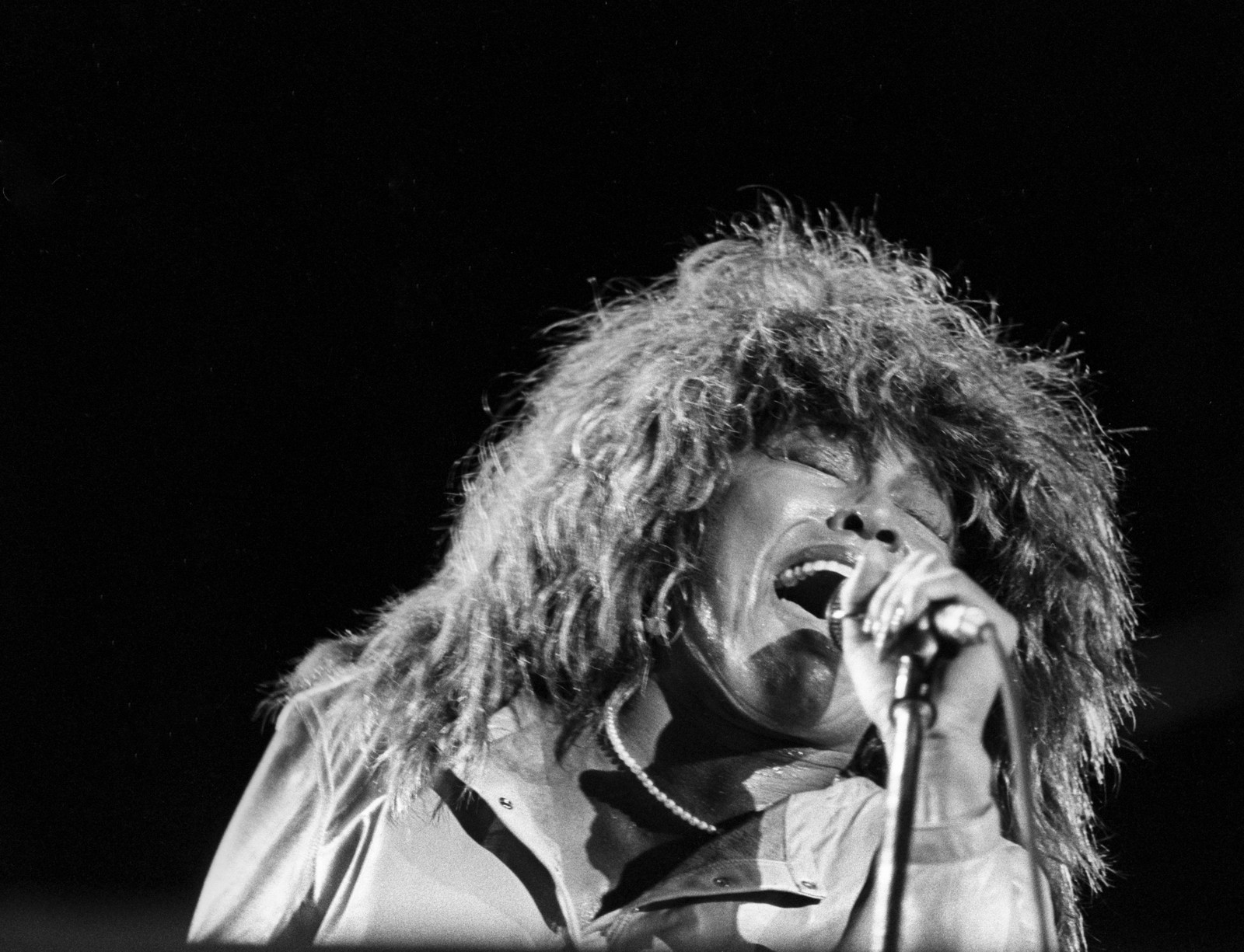 Tina Turner, em show no Pacaembu, em São Paulo, em 1988 — Foto:  Olívio Lamas / Agência O Globo 