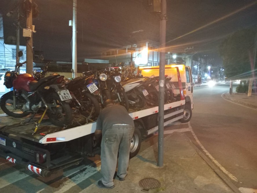 Algumas das motos apreendidas durante a operação da Seop e da PM