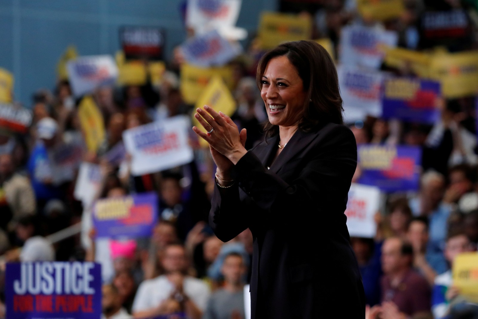 Kamala Harris, cuja mãe nasceu na Índia e seu pai na Jamaica, é a primeira negra e a primeira asiática-americana a disputar uma eleição presidencial nos EUA por um dos dois principais partidosREUTERS