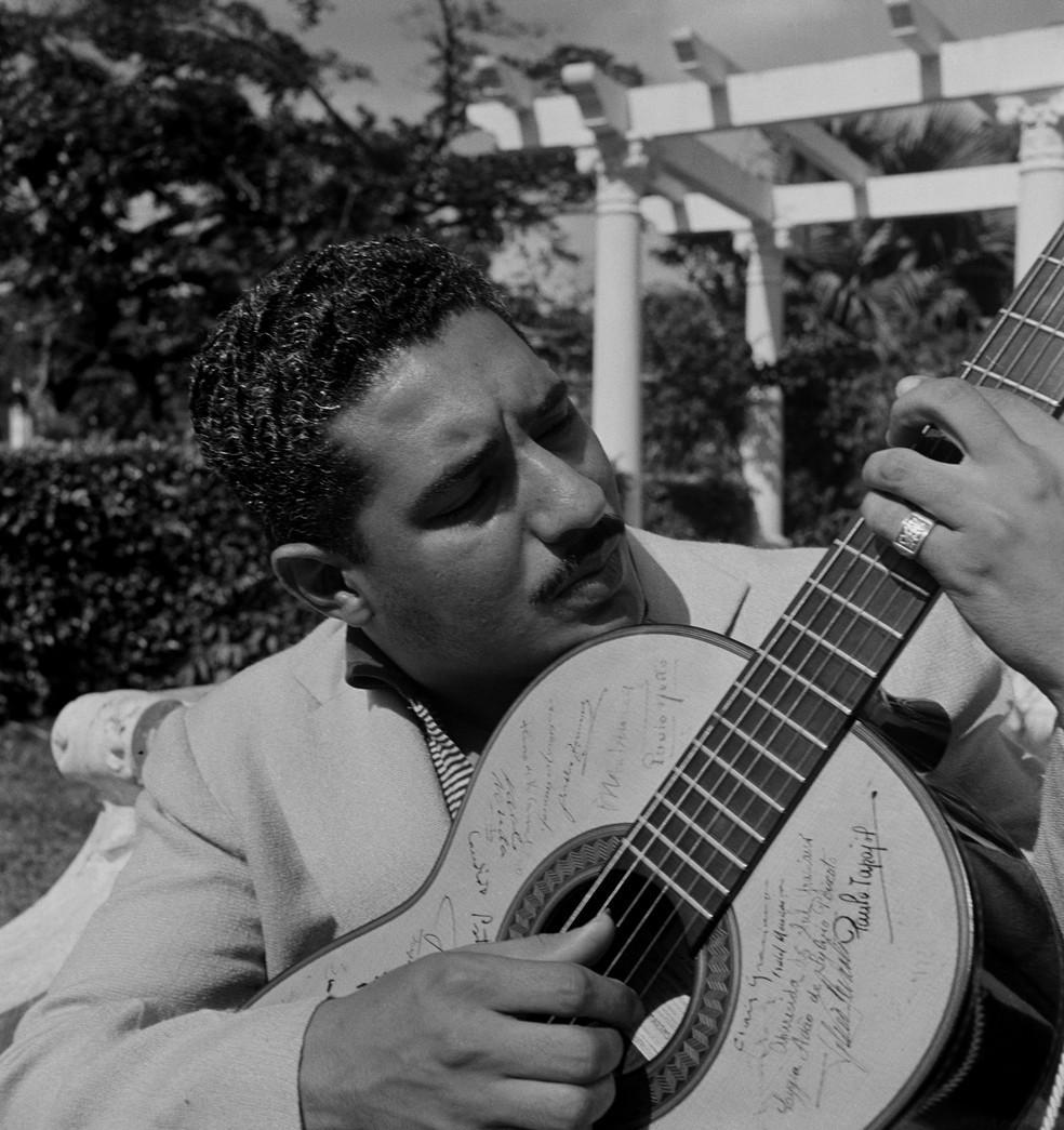 Amigo do fotógrafo, Dorival Caymmi está entre as personalidades retratadas, em 1946 — Foto: Foto de divulgação/ Fundação Pierre Verger