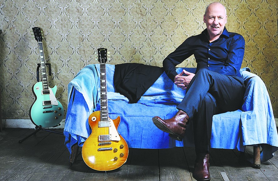 O cantor, guitarrista e líder dos Dire Straits, Mark Knopfler