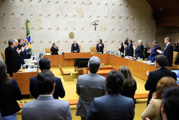 Ministra Rosa Weber é aplaudida em sua última sessão no plenário do STF