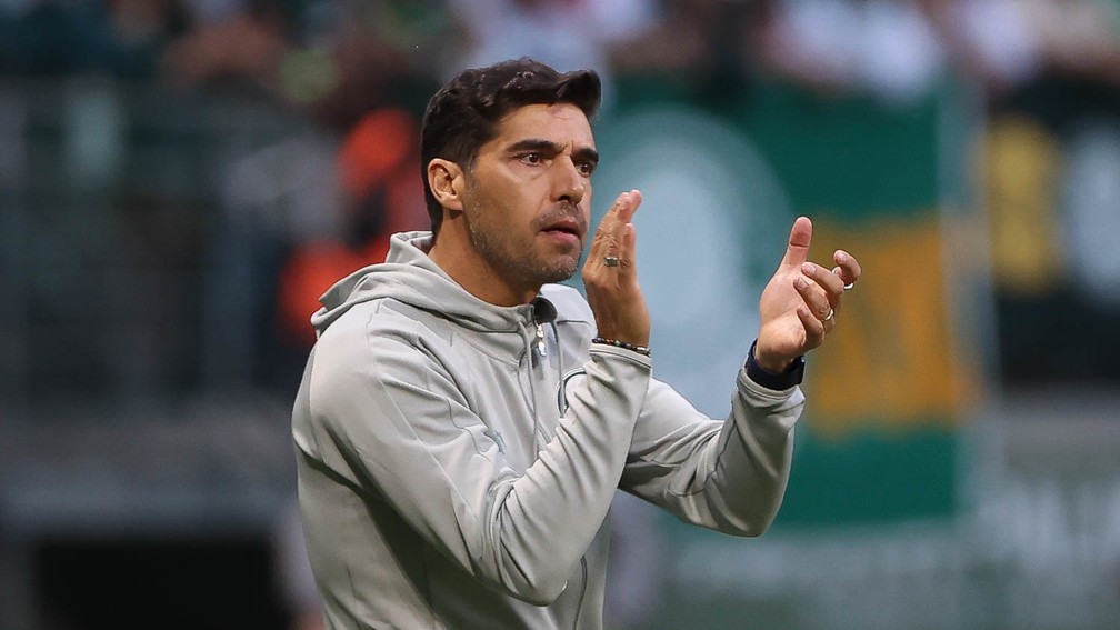 Abel Ferreira em ação pelo Palmeiras — Foto: Cesar Greco/Palmeiras