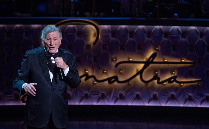 O cantor Tony Bennett se apresenta no "Sinatra 100 An All-Star Grammy Concert", em Las Vegas, Nevada.