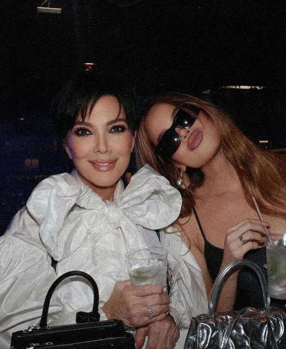  Khloé Kardashian com a mãe, Kris Jenner — Foto: Reprodução Instagram