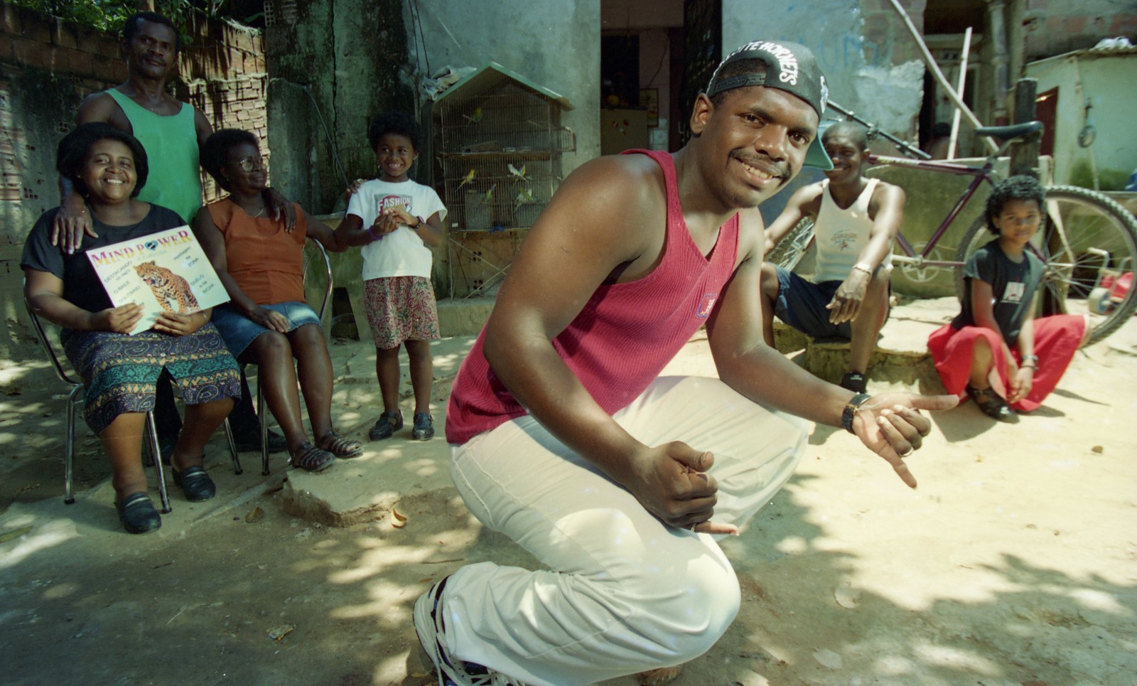 Mc Marcinho e a família em 1995 — Foto: Marizilda Cruppe / Agência O Globo