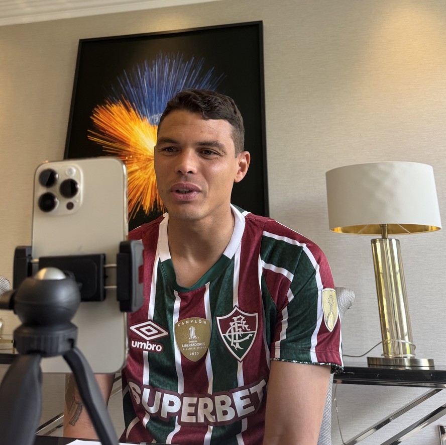 Thiago Silva faz primeira aparição após anúncio do retorno ao Fluminense