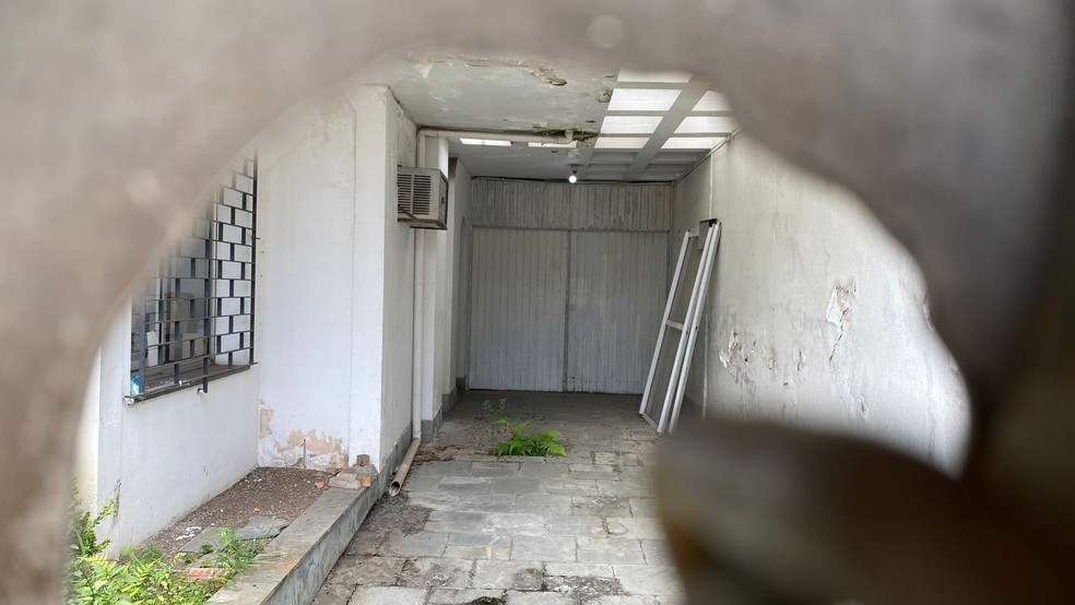 Abandonada, casa onde família von Richthofen morou, em Vila Congonhas, foi invadida e ocupada — Foto: Ullisses Campbell