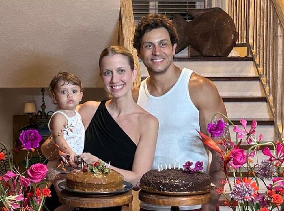 Gabriela Prioli com o marido e a filha — Foto: Reprodução/Instagram