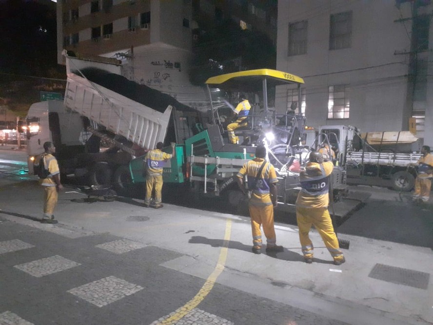 Asfalto da Rua Uruguai está sendo revitalizado