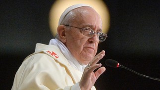 O Papa Francisco durante missa na Catedral de São Sebastião, no Rio de Janeiro em 27 de julho de 2013 — Foto: LUCA ZENNARO / AFP