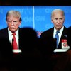 Pessoas assistem ao debate entre o ex-presidente Donald Trump (E) e o presidente dos EUA, Joe Biden - Mario Tama/Getty Images/AFP