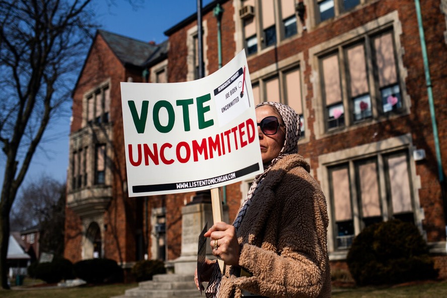 Campanha para voto 'sem compromisso' mobilizou democratas em Michigan, críticos do apoio da Casa Branca a Israel em meio à tragédia em Gaza