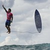 Gabriel Medina disputará semifinais do surfe nesta segunda-feira - Jerome BROUILLET / AFP