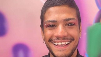 O ator Gabriel Santana declarou, no início do "BBB" 23, ser bissexual — Foto: Reprodução