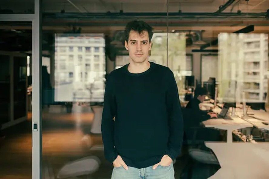 Presidente-executivo da Mistral, Arthur Mensch fundou startup de IA no ano passado em Paris com dois amigos de faculdade