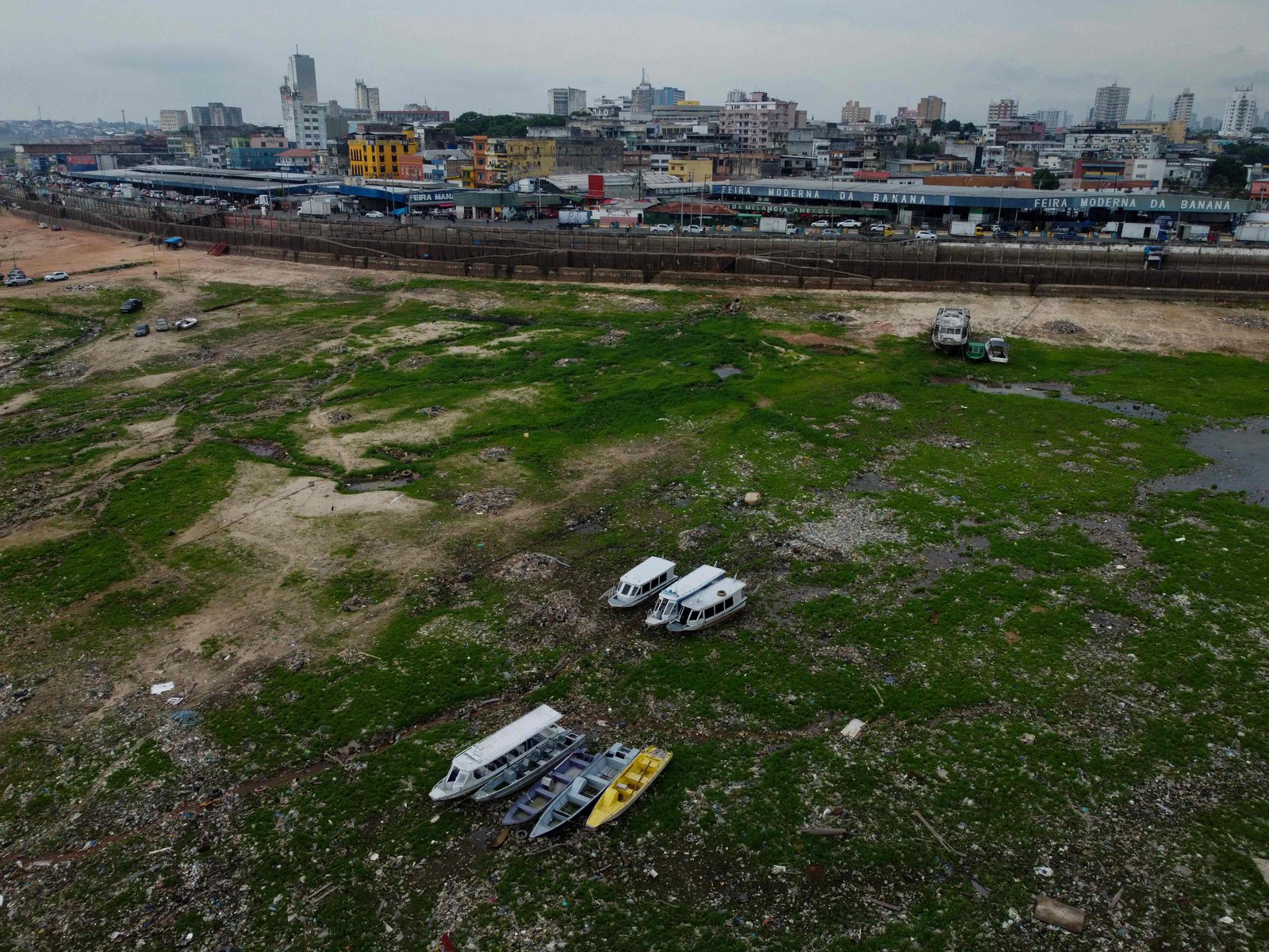 Seca que Rio Negro enfrenta em 2023 já é a pior da história — Foto: Michael Dantas/AFP