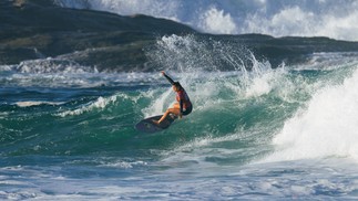 Brisa Hennessy, da Costa Rica, surfa na Rodada de Abertura no Oi Rio Pro — Foto: Daniel Smorigo/World Surf League