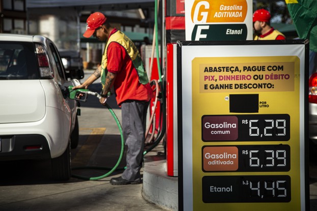 Redução do preço da gasolina pela Petrobras vai ajudar no controle da inflação