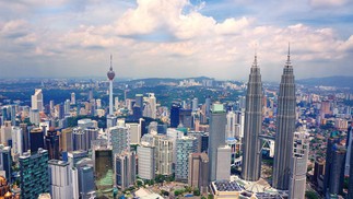 Capital da Malásia está se tornando cada vez mais atraente para negócios globais devido a sua grande força de trabalho que fala inglês, conexões de voo fáceis ao redor a região e a relativa acessibilidade — Foto: Pixabay