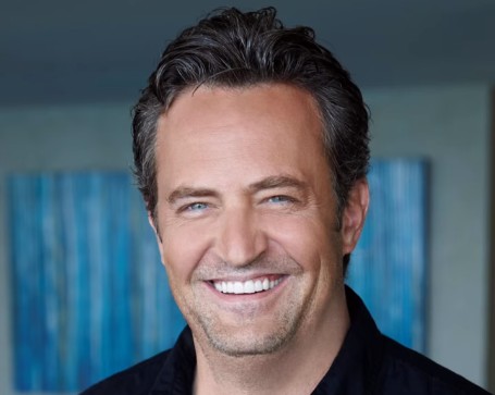 Em livro, Matthew Perry conta que teve oito costelas quebradas por médico durante reanimação — Foto: Reprodução