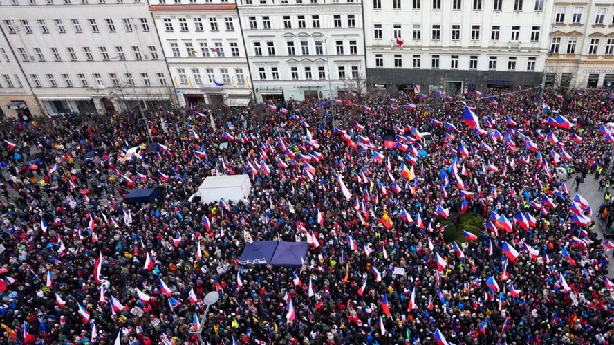 População foi às ruas da capital do país protestar contra o apoio à guerra, a alta na inflação e os níveis elevados de pobreza