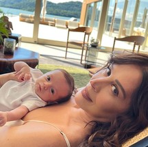 Aos 56 anos, Claudia Raia é mãe de Luca, de 4 meses, fruto do seu relacionamento com Jarbas Homem de Mello. É o terceiro filho da atriz — Foto: Reprodução/Instagram