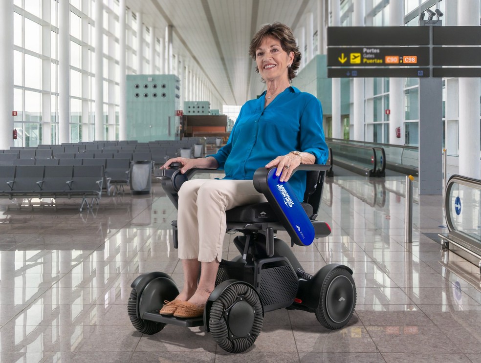 Cadeiras de rodas autônomas fabricada para aeroportos — Foto: Divulgação