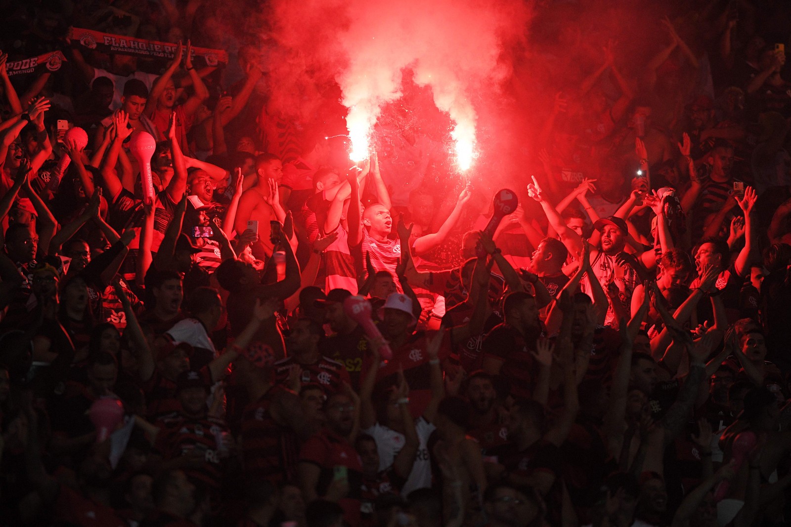 Clima de festa na torcida do Flamengo antes do início da partida — Foto: Carl de Souza / AFP