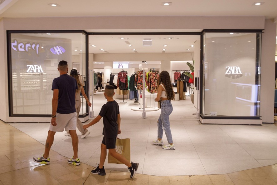 Loja da Zara no shopping Dizingoff, em Tel Aviv: unidades ficarão fechadas temporariamente por causa do conflito em Israel