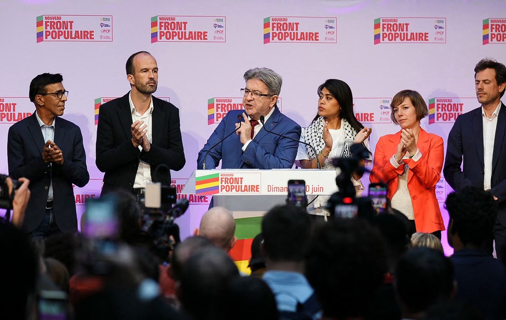 Jean-Luc Mélenchon, líder do França Insubmissa, anuncia que coalizão de esquerda vai retirar candidatos menos votados para facilitar oposição à extrema direita — Foto: Dimitar Dilkoff/AFP