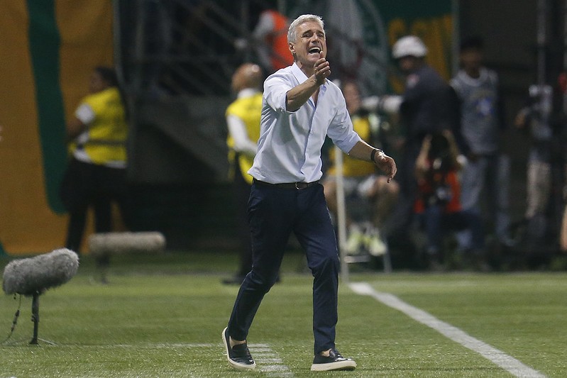 Luis Castro durante o jogo Palmeiras x Botafogo — Foto: Vitor Silva/Botafogo