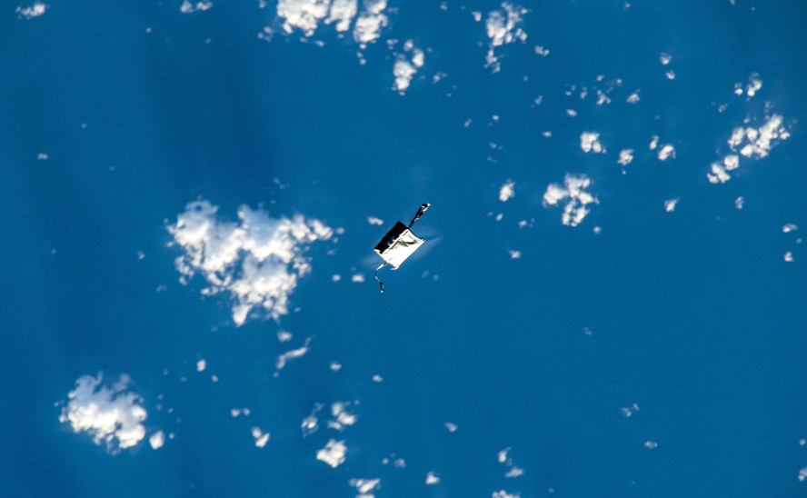 Astronautas da Nasa 'perdem' bolsa de ferramentas no espaço
